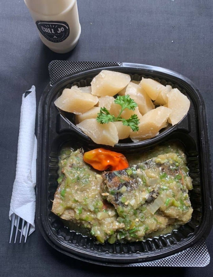 Chikwanga + poisson salé à la sauce Aubergine