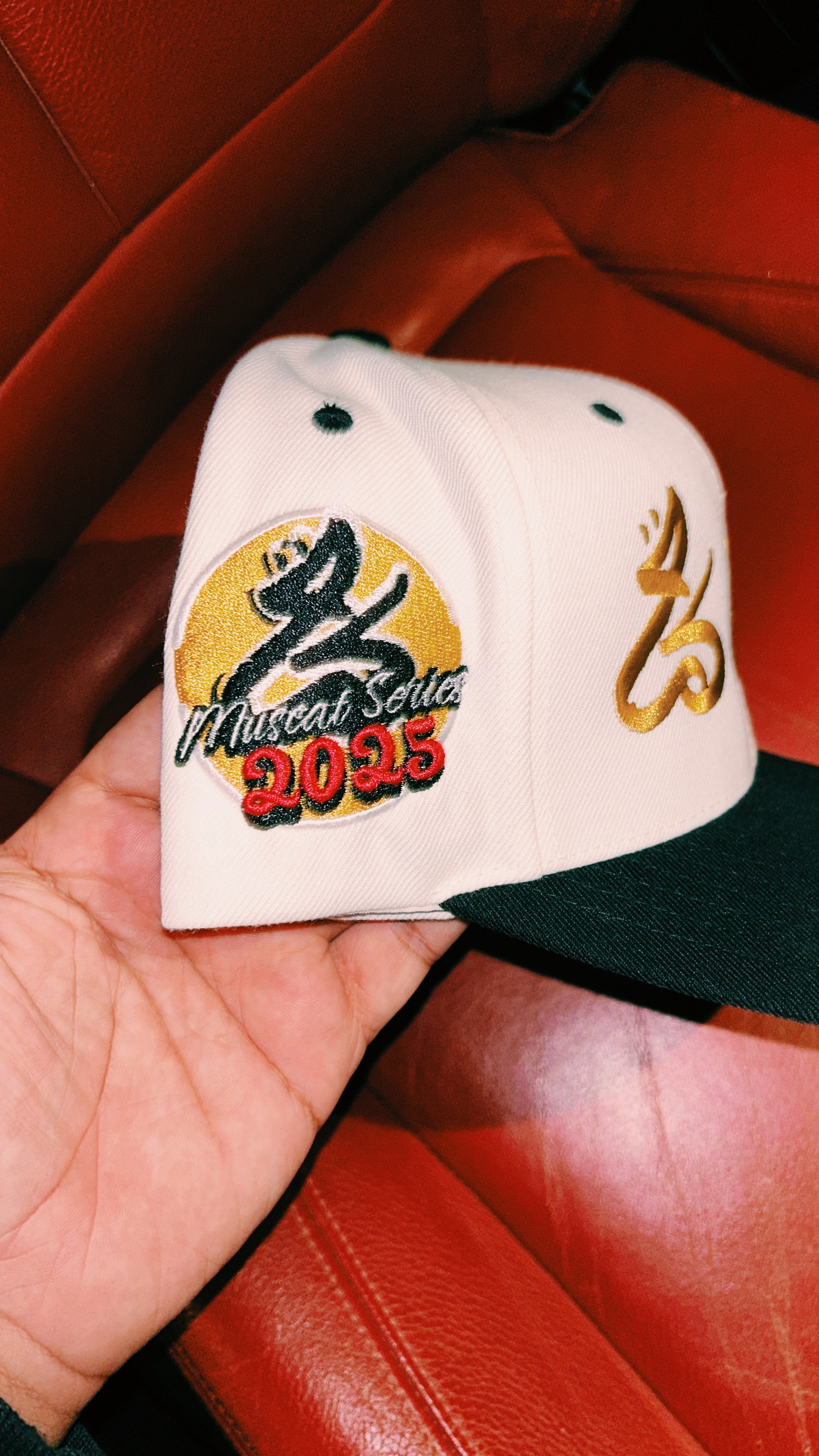 TRIFECTA كُمّة Logo Snapback 1 OF 1 (RETRO OFF WHITE)_1