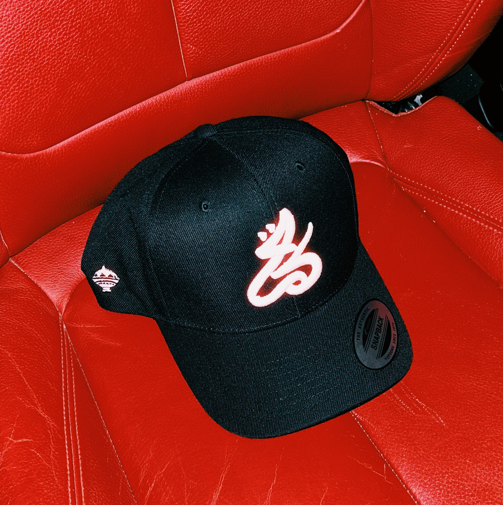 Classic كُمّة Snapback (BLACK/WHITE)_0