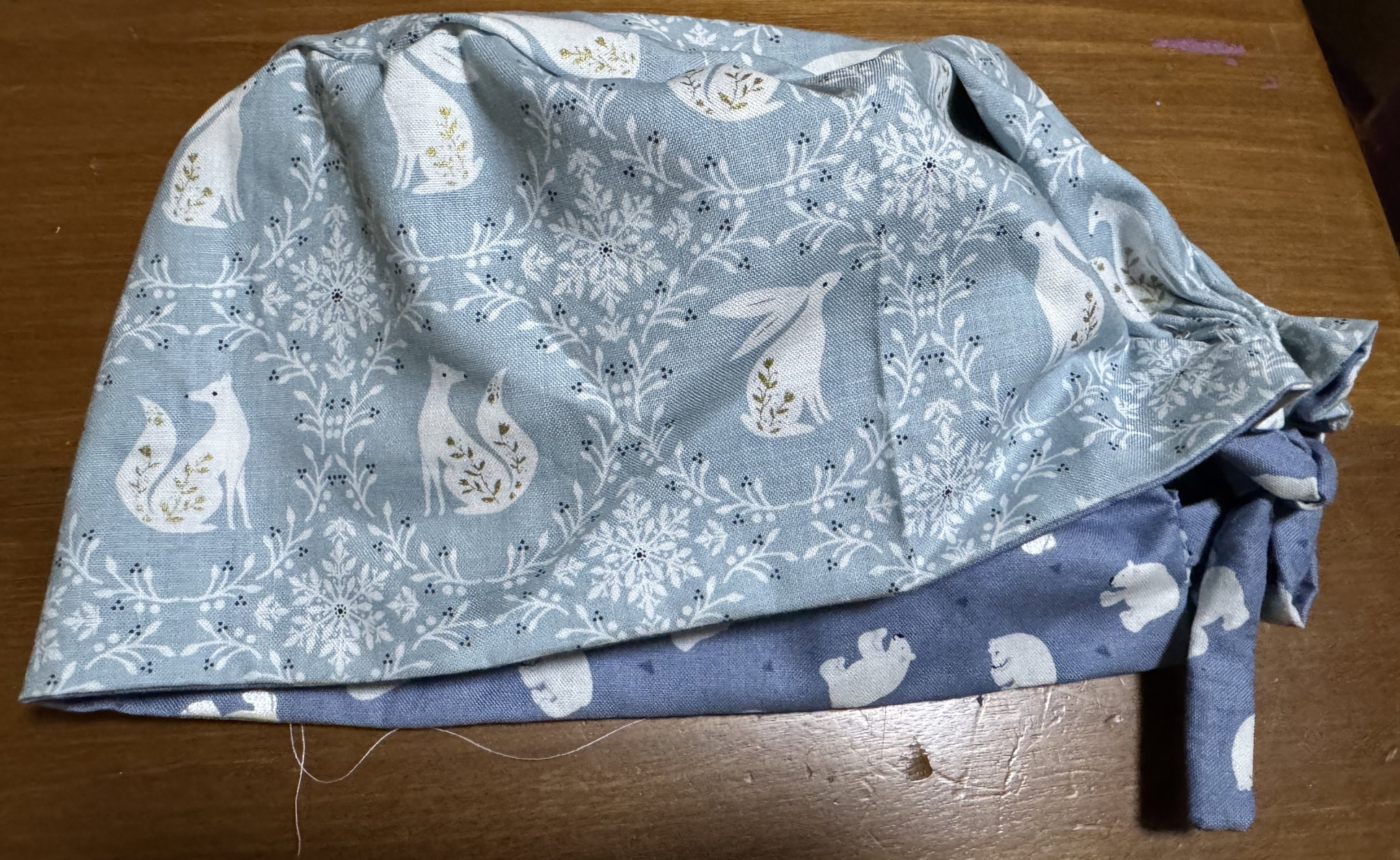 Polar Bears Blue / Winter Frost Reversible Scrub Cap_1