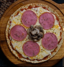 Pizza à la dinde fumée 