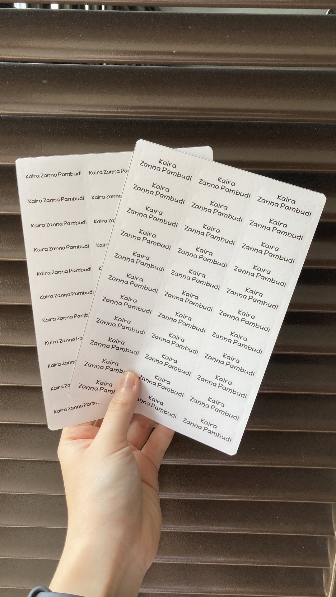 Stiker nama WHITE