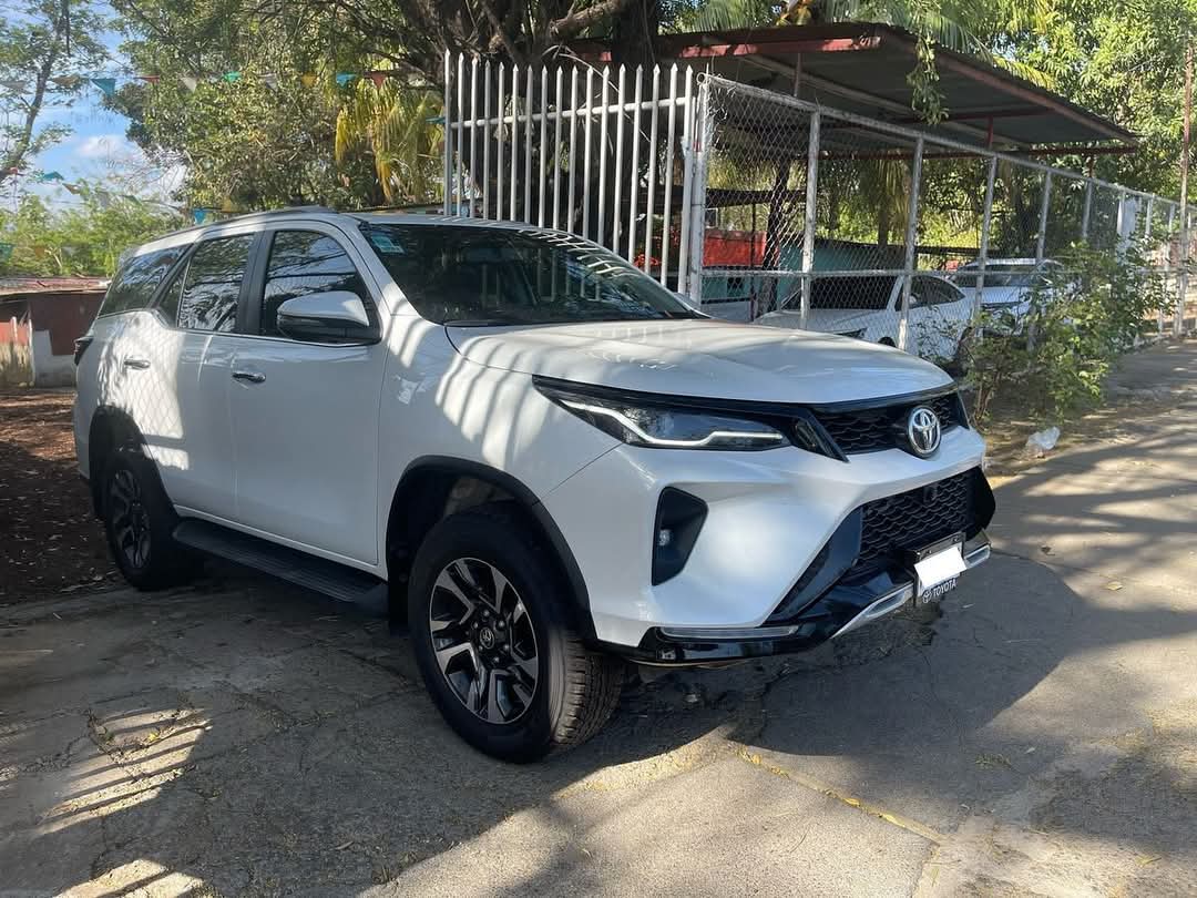 Camioneta Fortuner  4x4  2024 -2025   _1