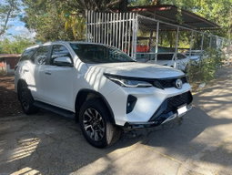 Camioneta Fortuner  4x4  2024 -2025   