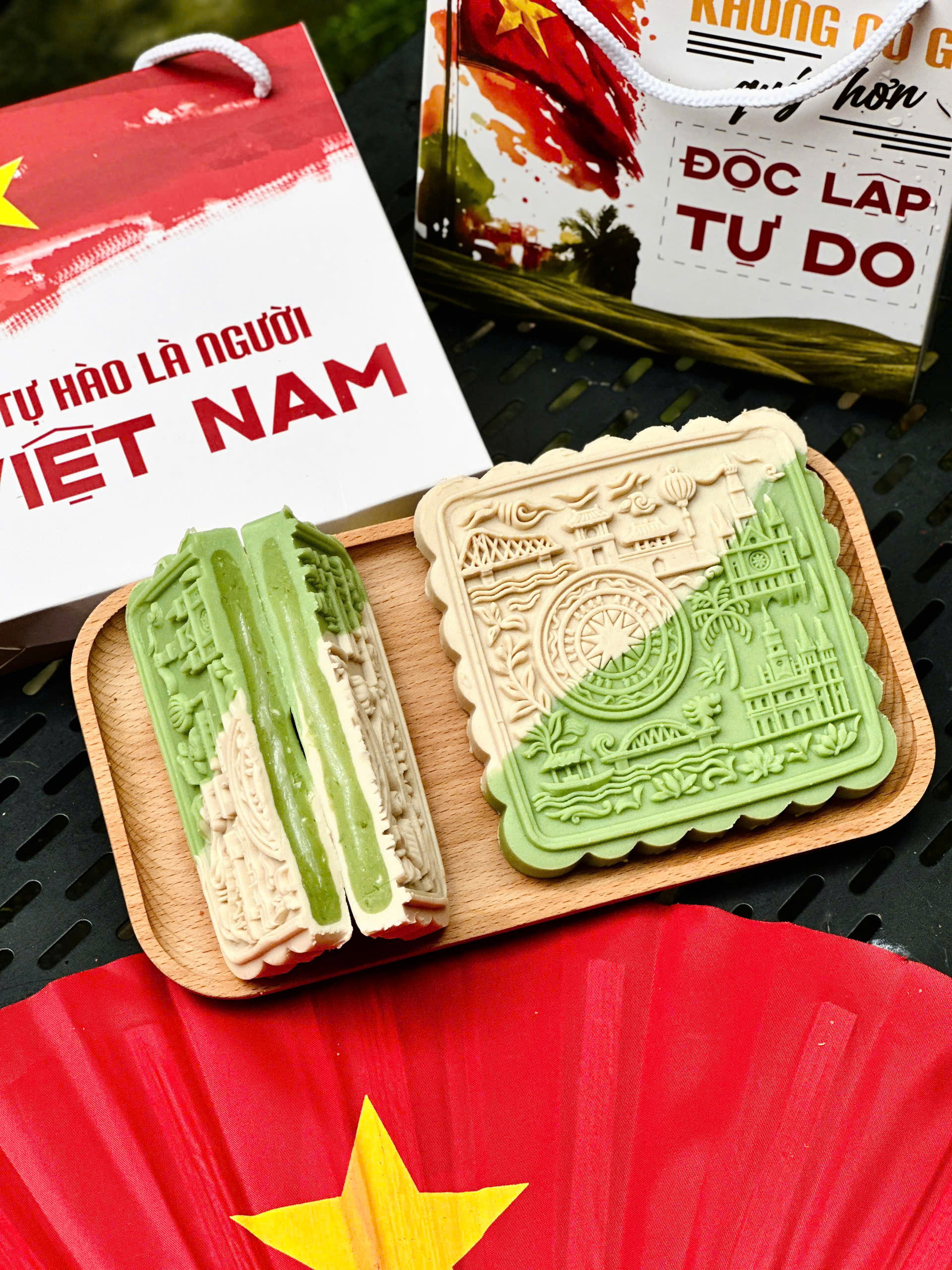 Hộp 1 Bánh Tuyết Nướng Cốm Dừa Mochi 320gr _0