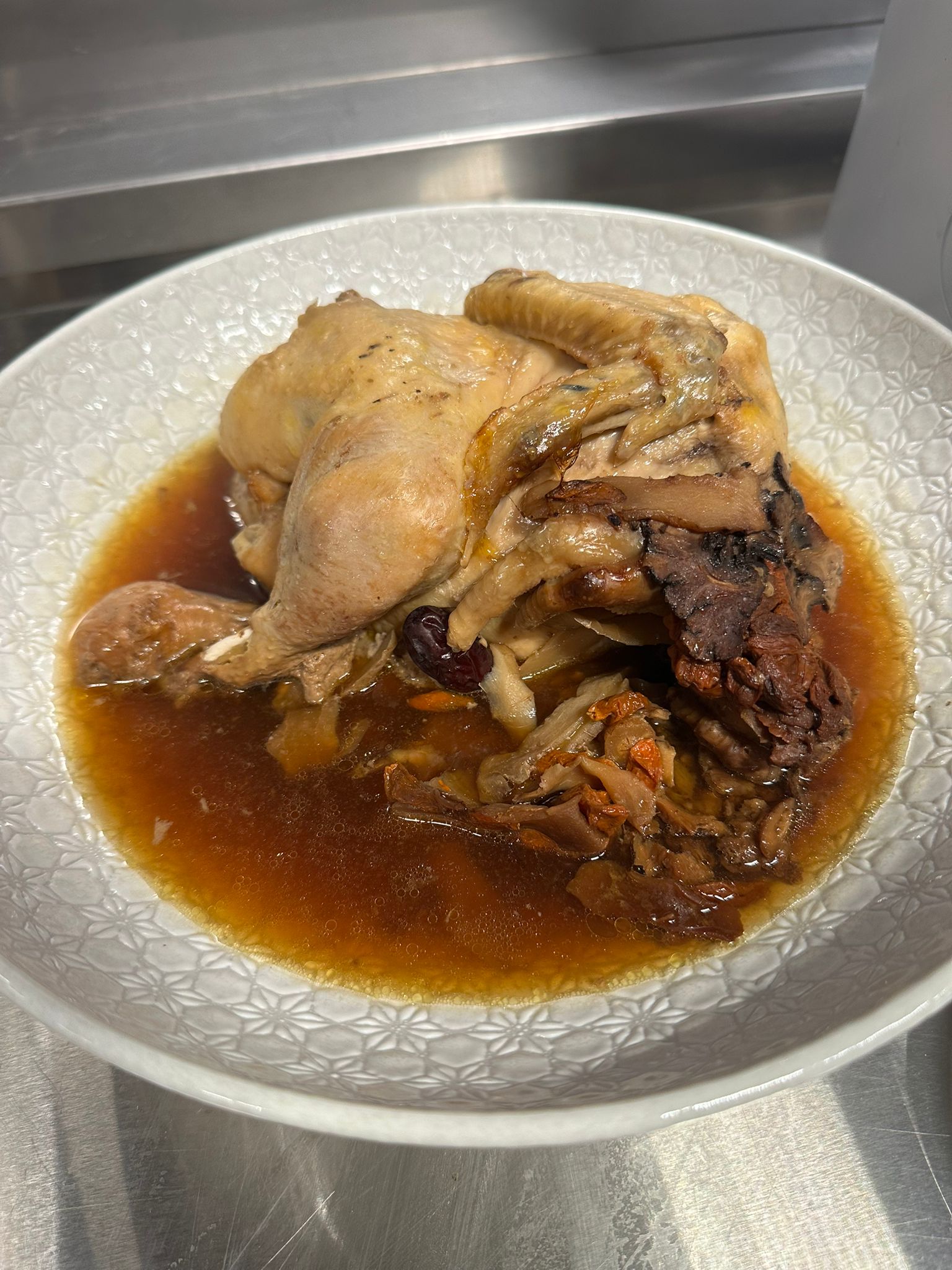 Whole Herbal Kampong Chicken (900gm)_0