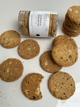 Small almond cookies