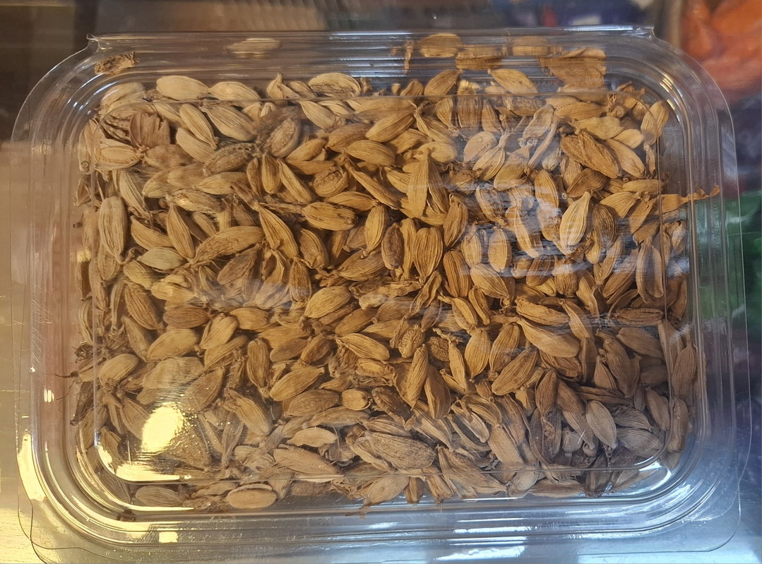 cardamom whole