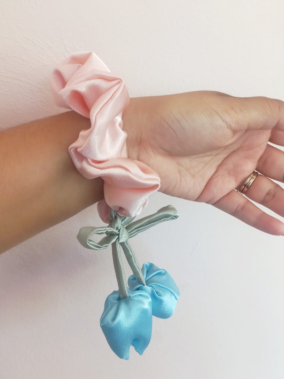 🌸 Tulip Satin Scrunchies_5