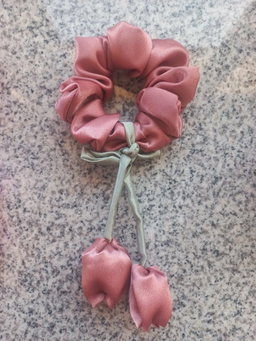 🌸 Tulip Satin Scrunchies