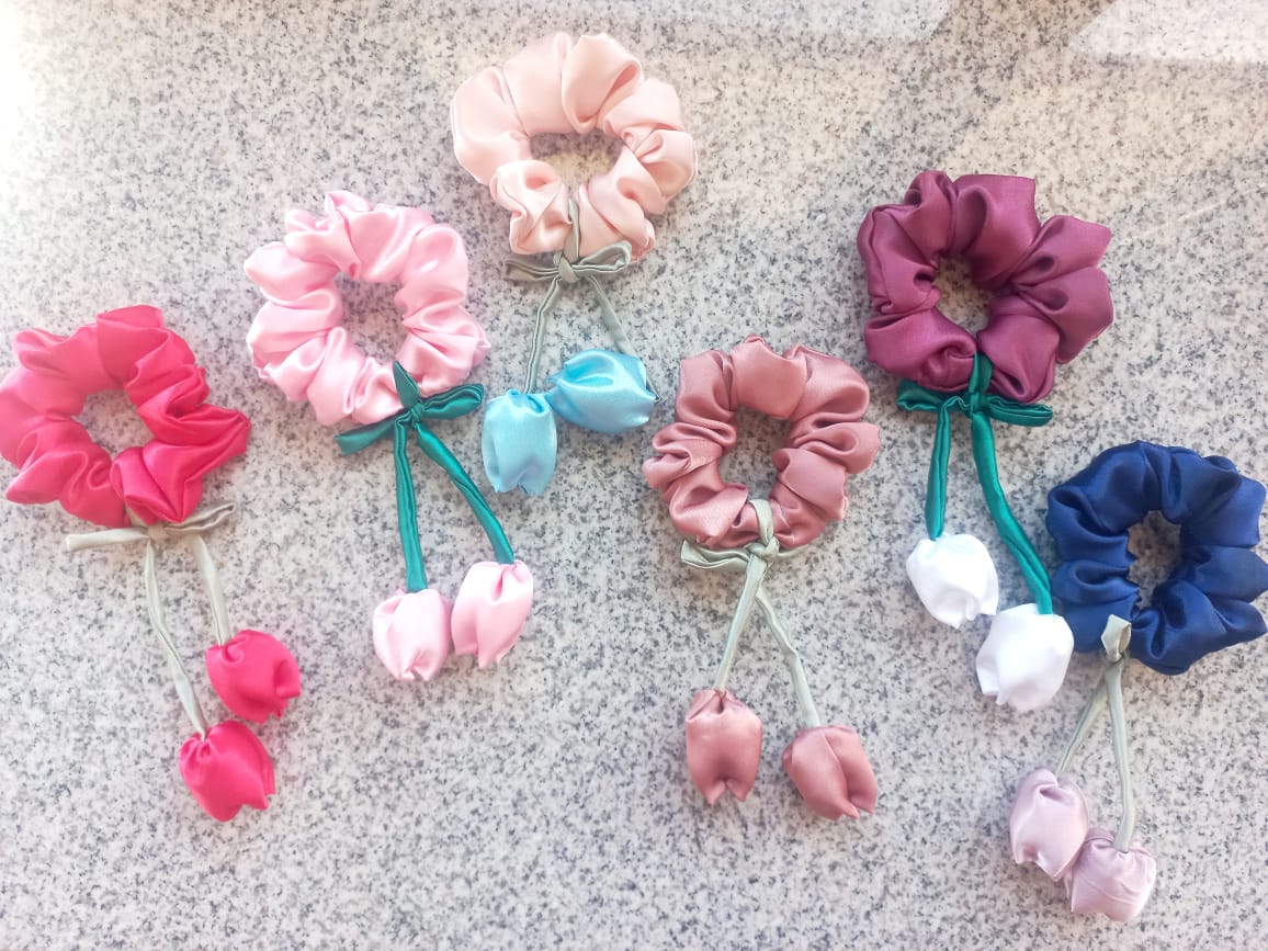 🌸 Tulip Satin Scrunchies_1