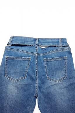 Jeans azul de tiro medio con diseño deshilachado en la pretina - Size M