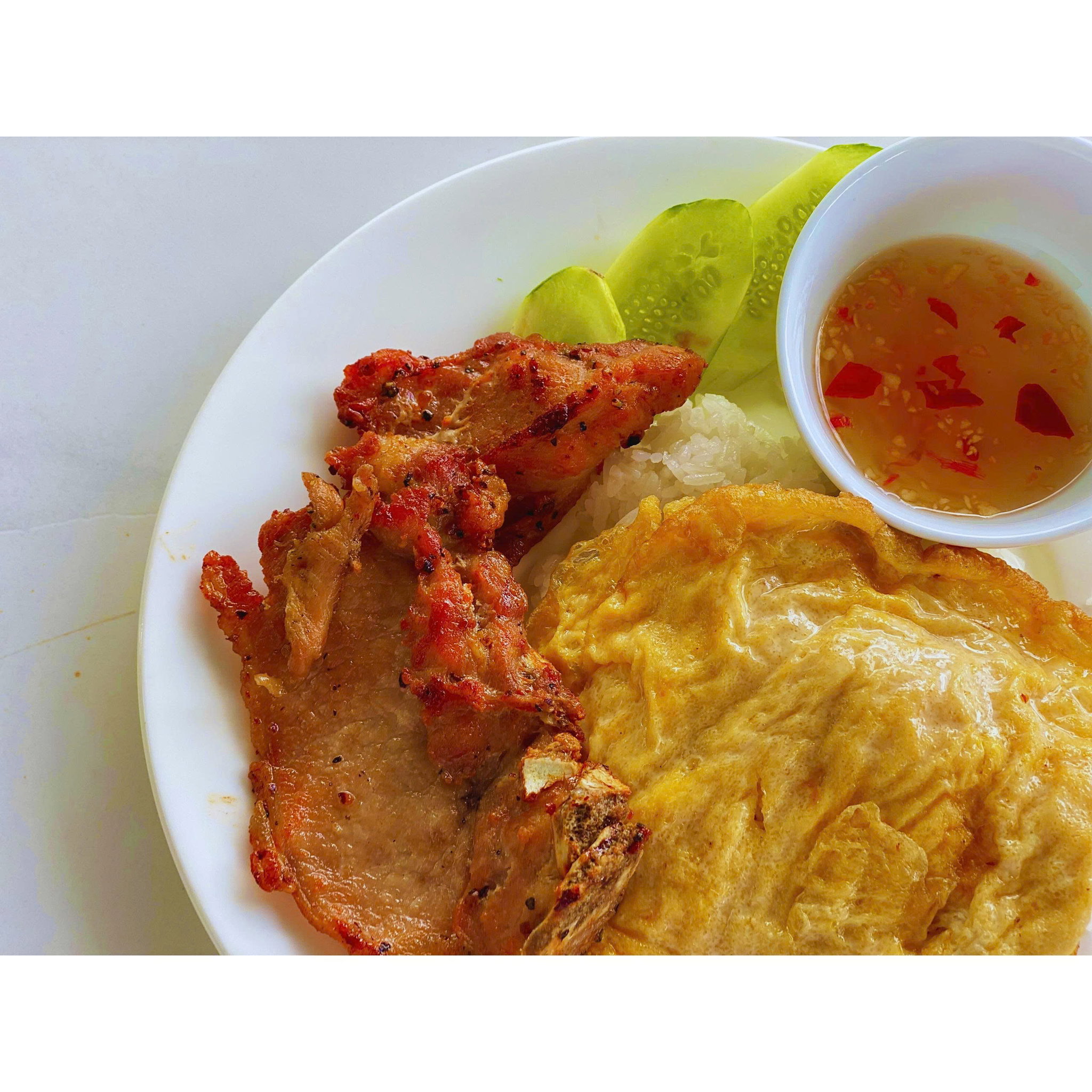 CƠM SƯỜN TRỨNG CHIÊN_0