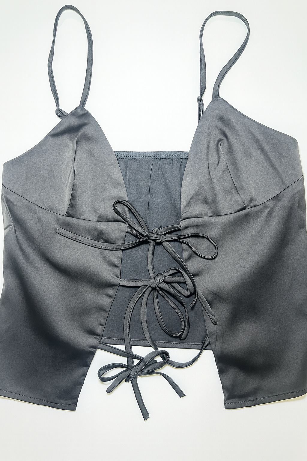 Top satinado negro con tirantes finos y lazos frontales - Size S