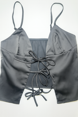 Top satinado negro con tirantes finos y lazos frontales - Size S