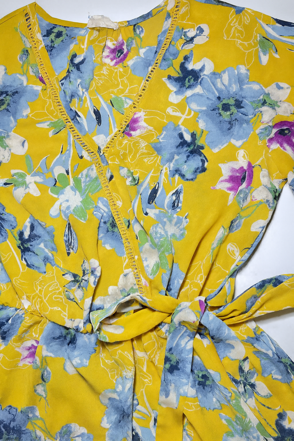 Blusa amarilla de manga corta con estampado floral - Size M_0