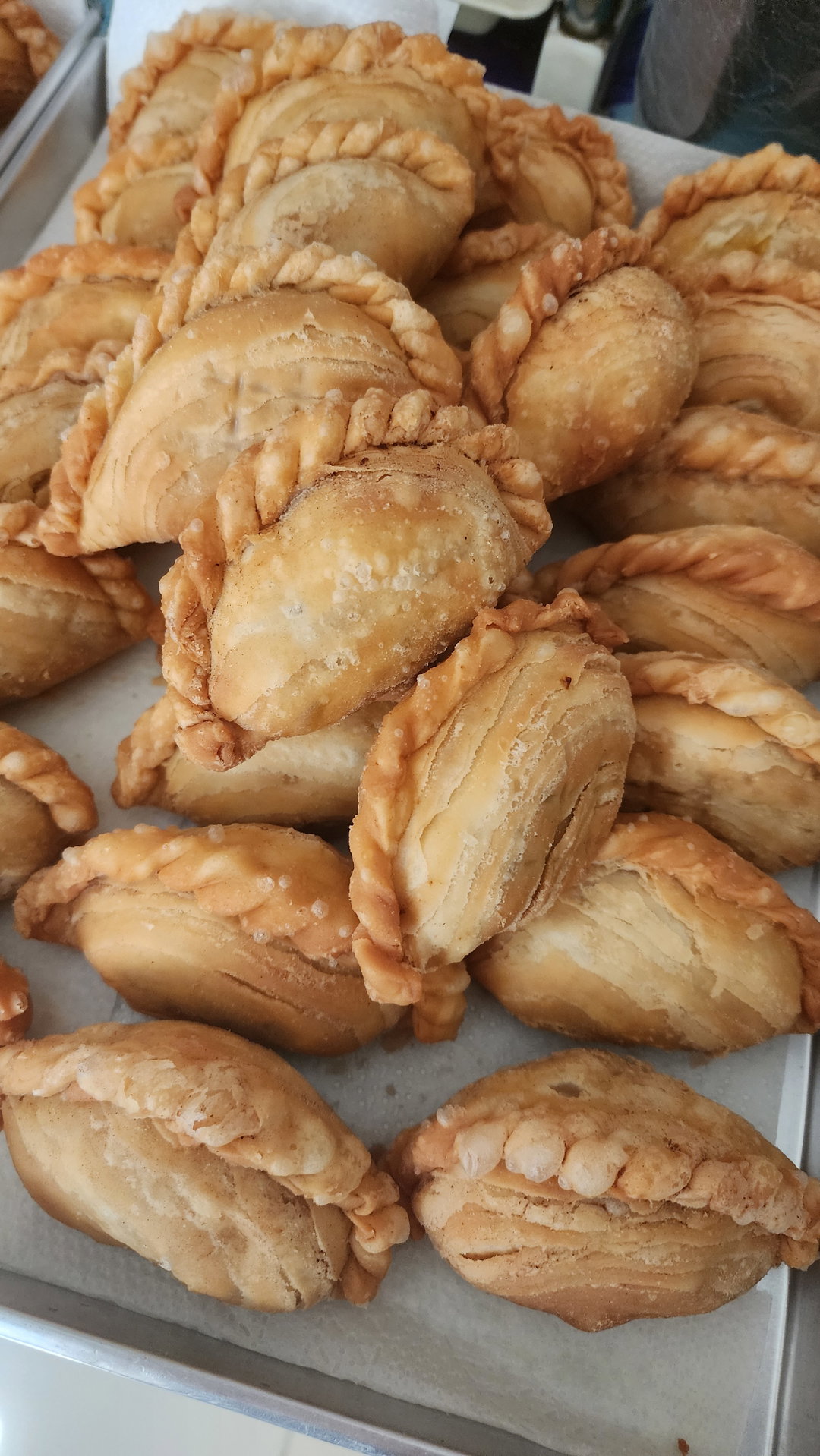 Curry puffs with potato and eggs! 85 to 90g! 5 pcs - $10 / 10 pcs - $19