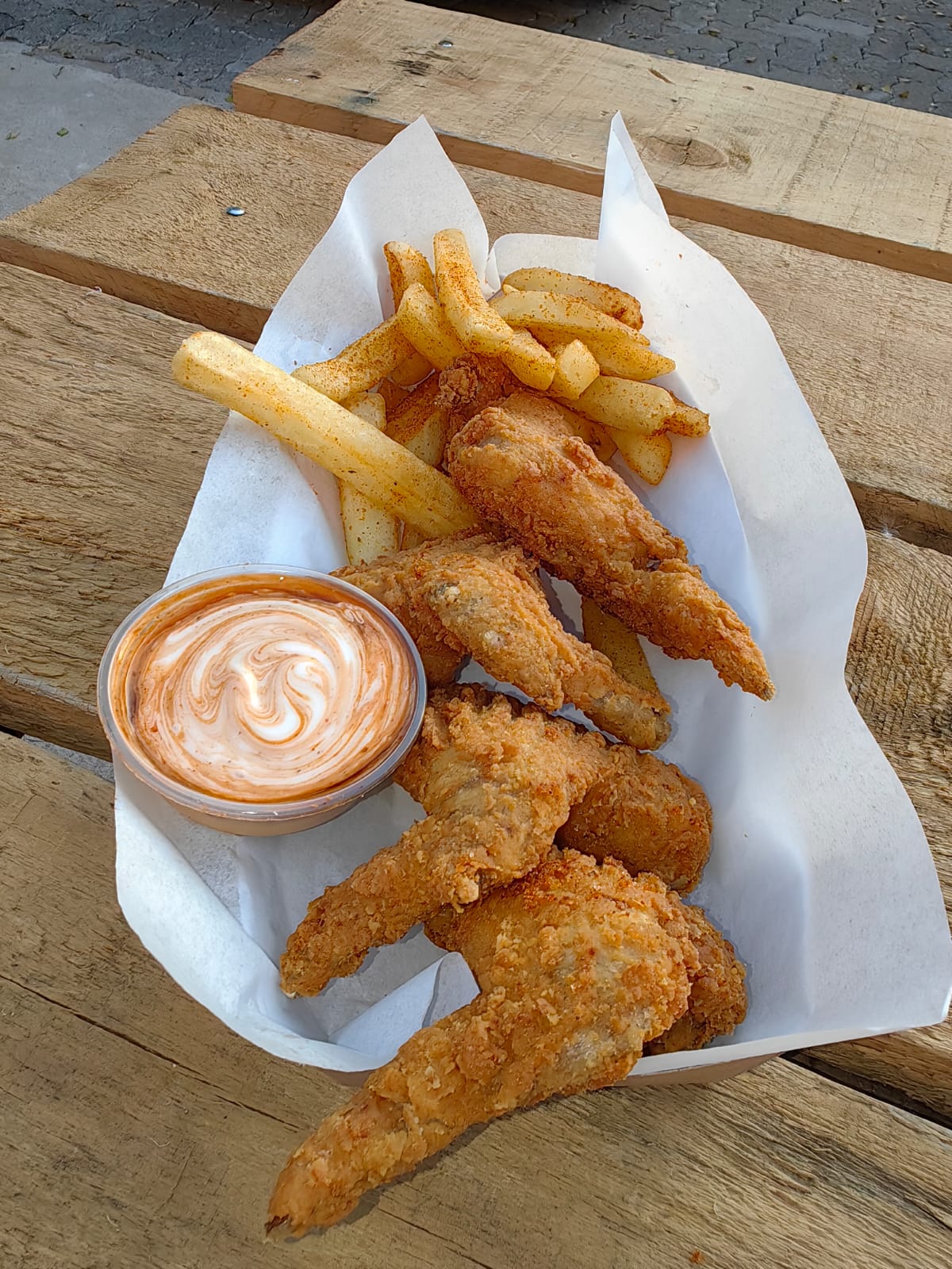 4 Crumbled Buffalo Wings & Fries_0