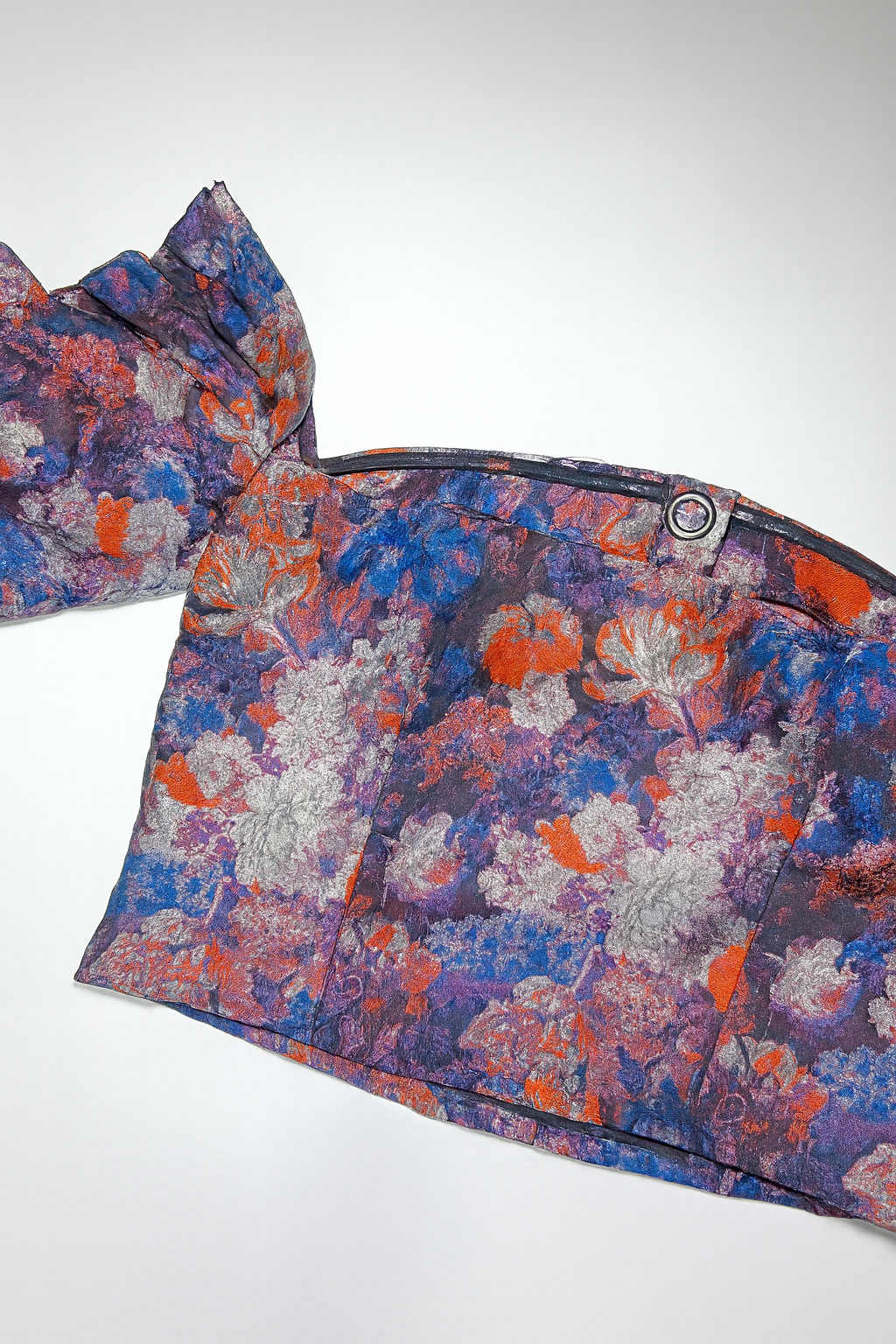 Crop top floral con mangas abullonadas y botones frontales - Size M_1