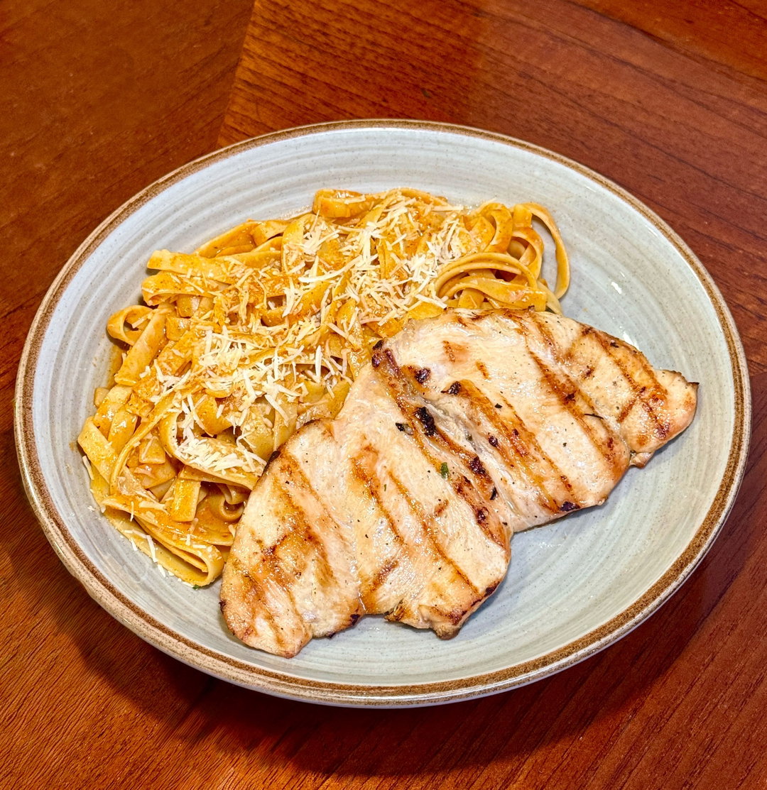 Fetuccini Anticuchero con Filete de Pechuga