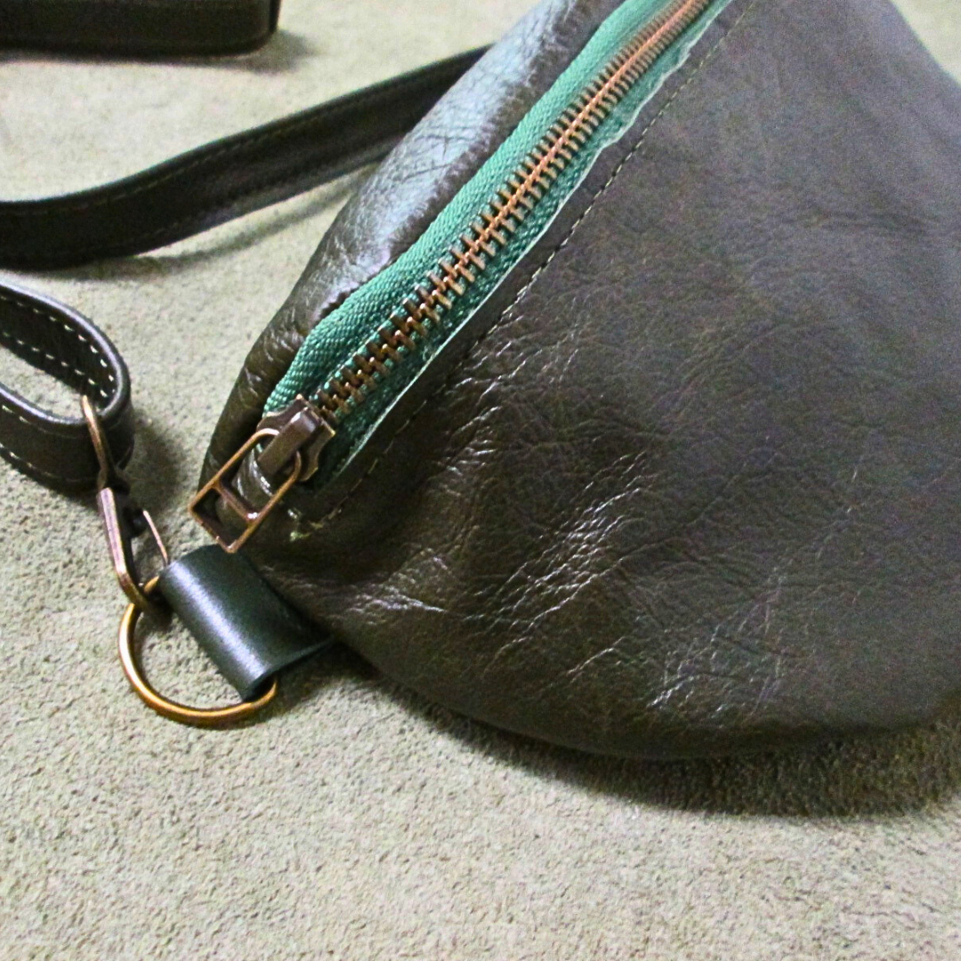 Vega Moon Bag Plain Olive Green_1