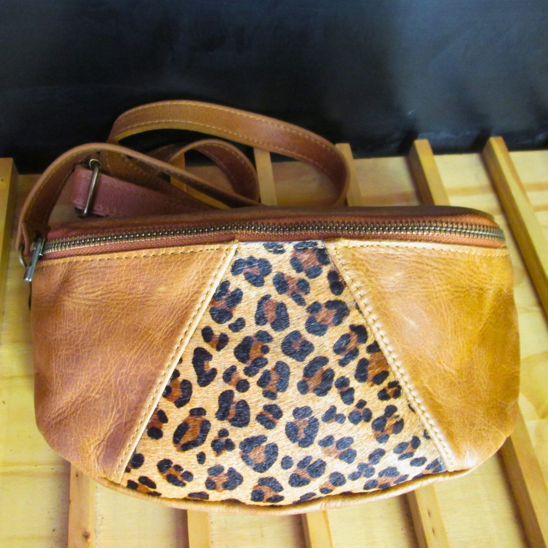 Vega Moon Bag Animal Print  