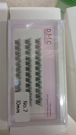 DMC SELF ADHESSIVE LASHES-NO GLUE NEEDED