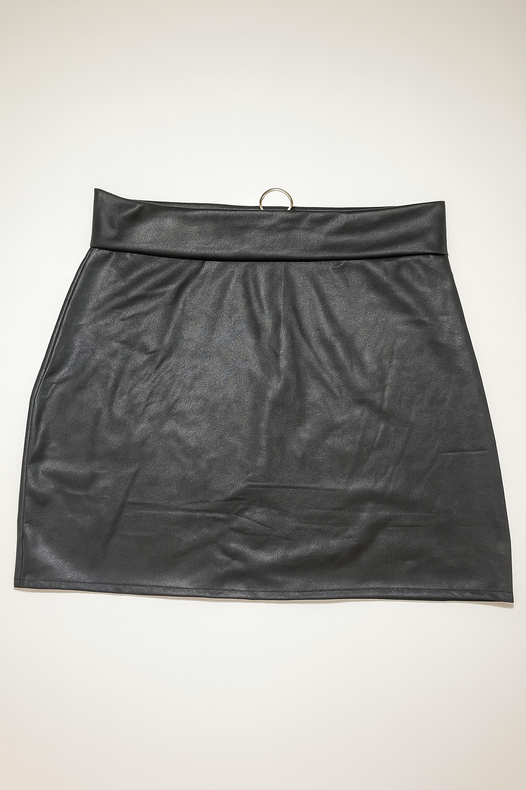 Falda corta de cuero sintético con cremallera frontal - Size M_1