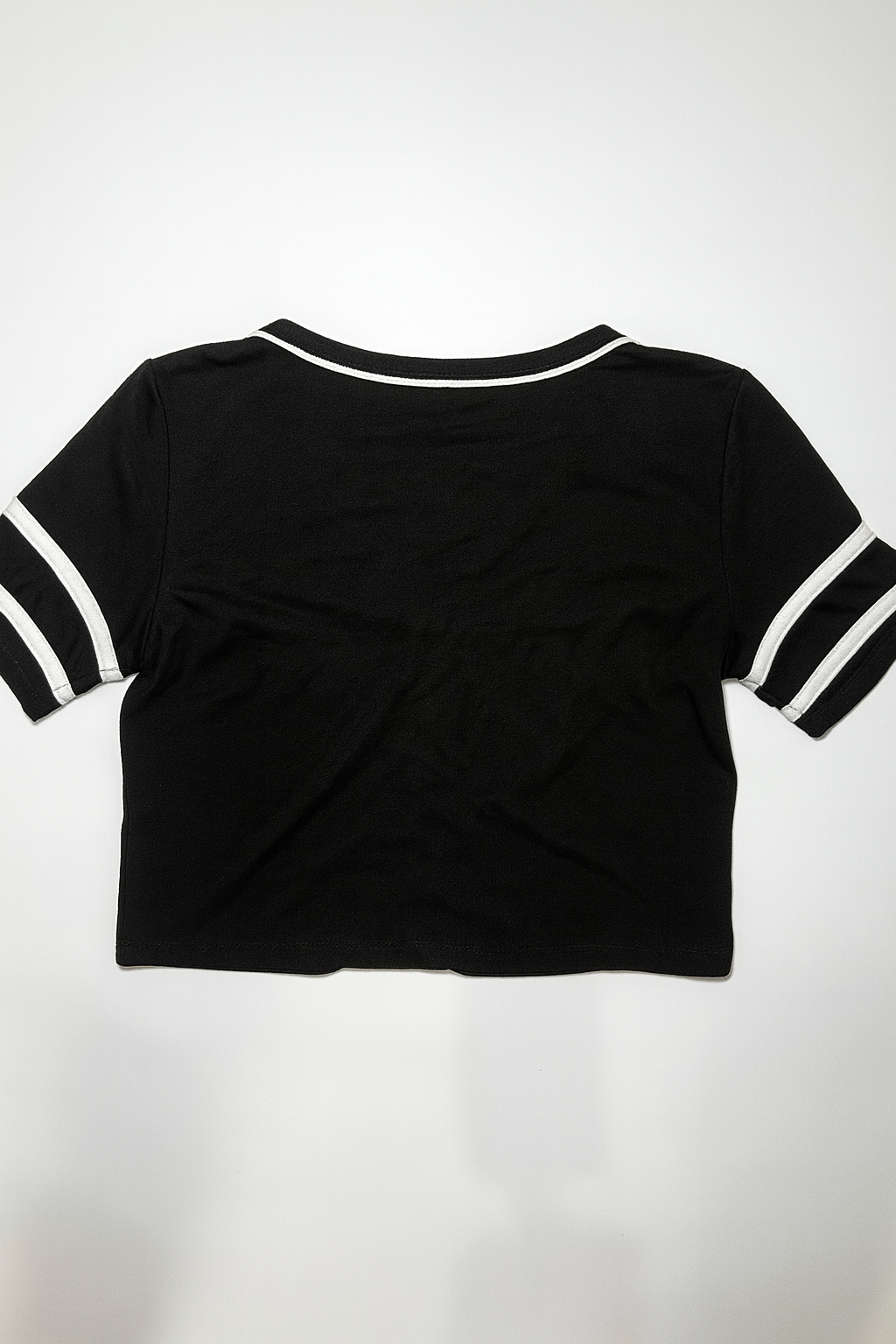 Crop top negro estilo beisbolero con botones frontales - Size S_2