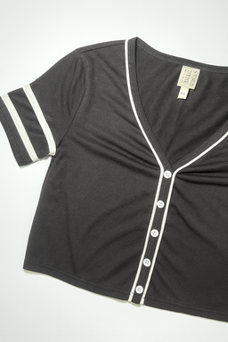 Crop top negro estilo beisbolero con botones frontales - Size S