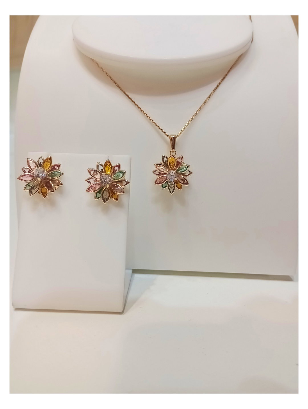 Conjunto Flor Colorida banhado a Ouro 18k