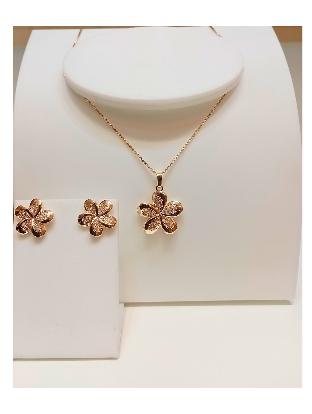 Conjunto Flor Micro Zircônia banhado a Ouro 18k