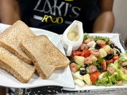 Salade composée fraîche aux crevettes 