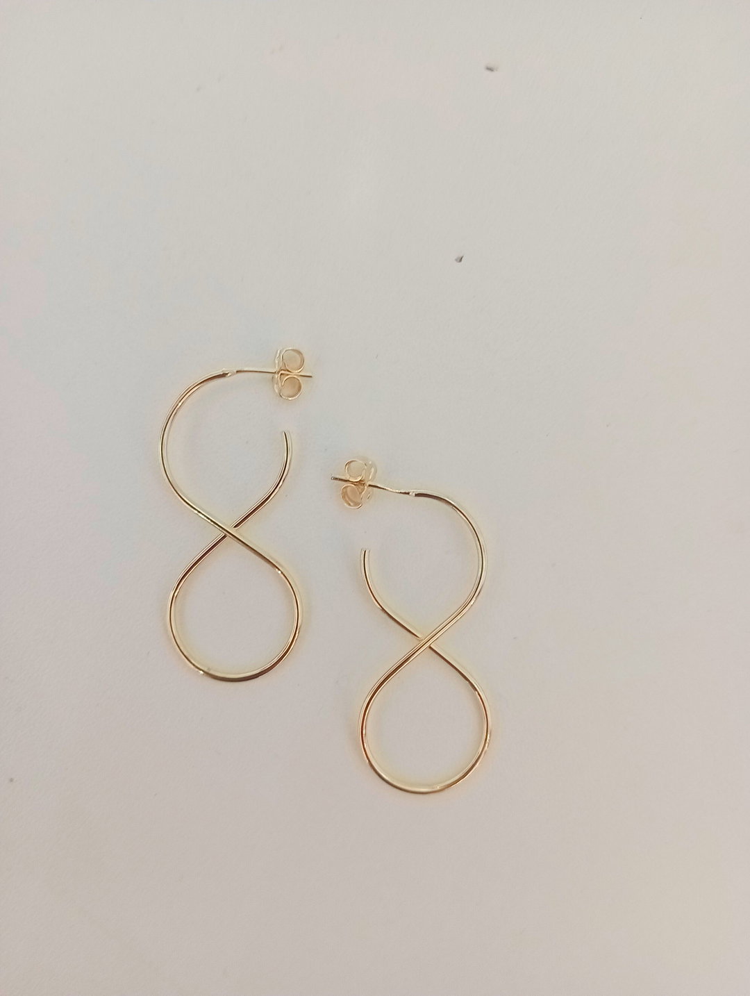Argola Infinito banhada a Ouro 18k