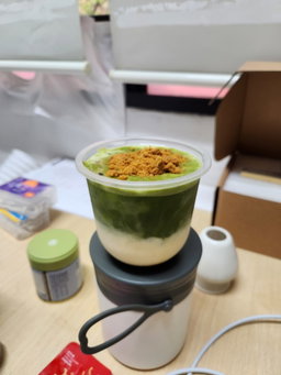 Caramel biscoff matcha latte