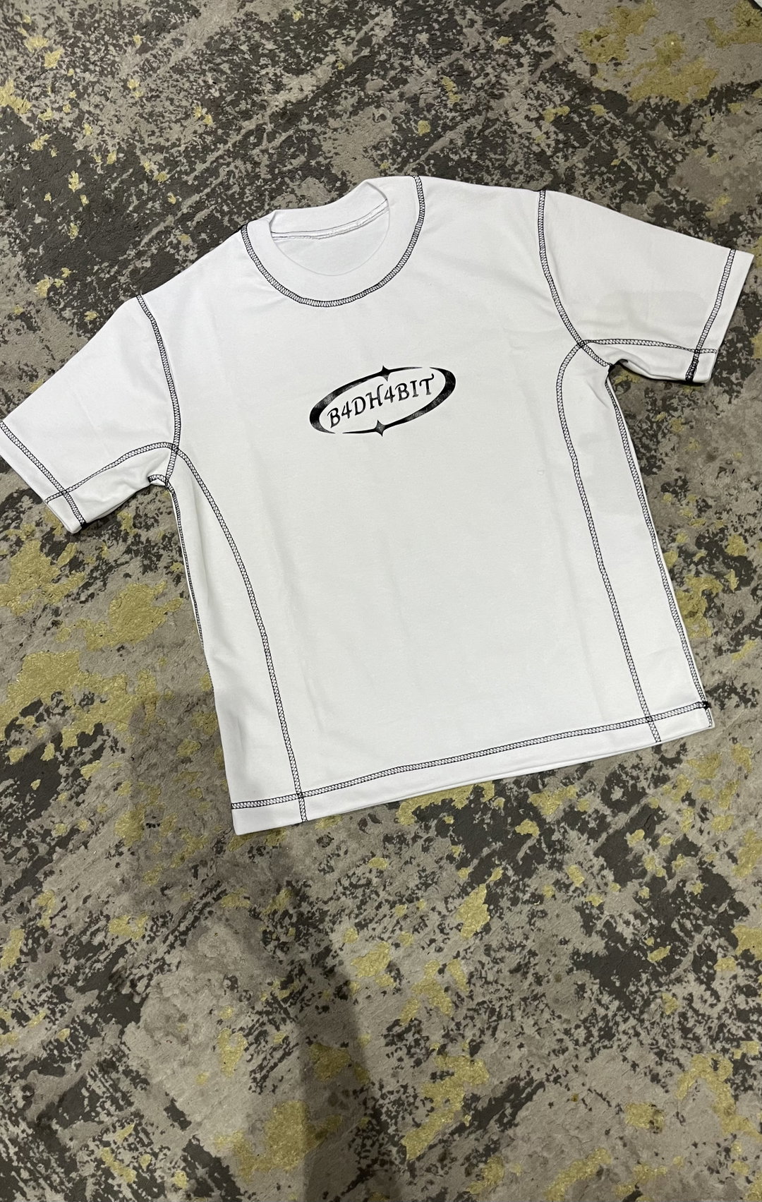 BADHABIT OUTLINE TEE