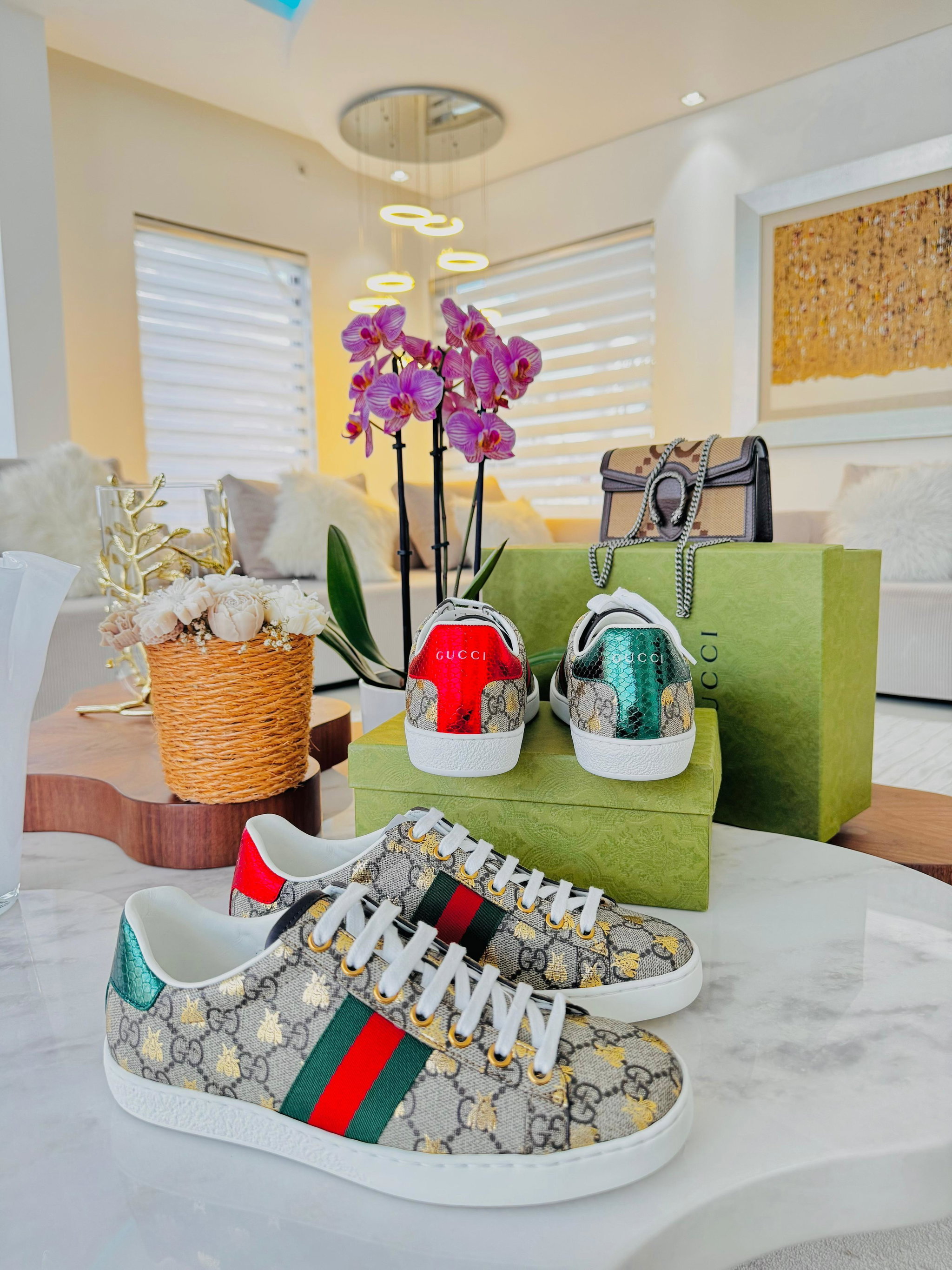 Sapatilhas Gucci ace monogram bee _0