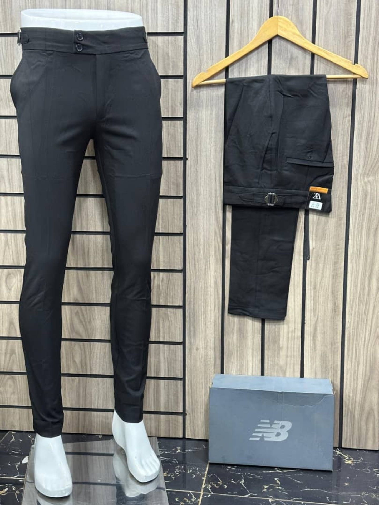 Black beltless trouser_0