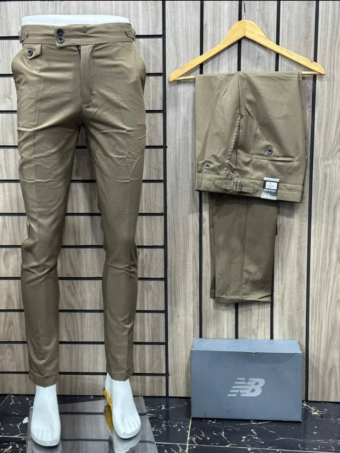 Khaki brown beltless trouser
