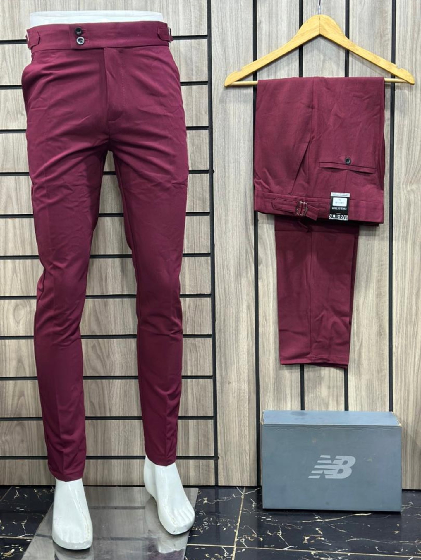 Maroon beltless trousers _0