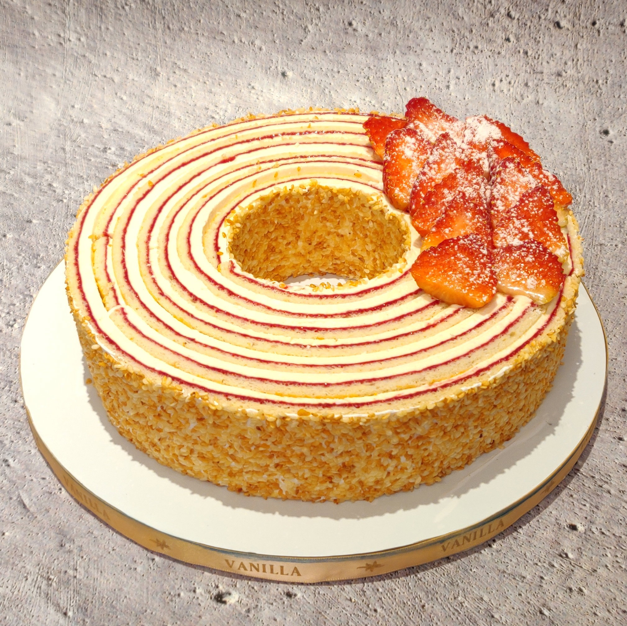 Strawberry Roulade Cake_0