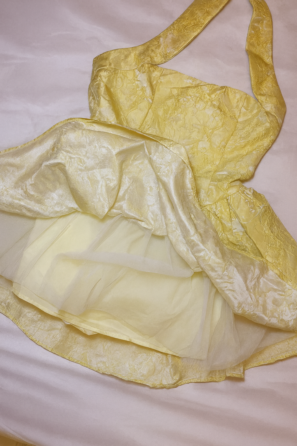 Vestido corto amarillo con cuello halter y falda amplia - Size M_3