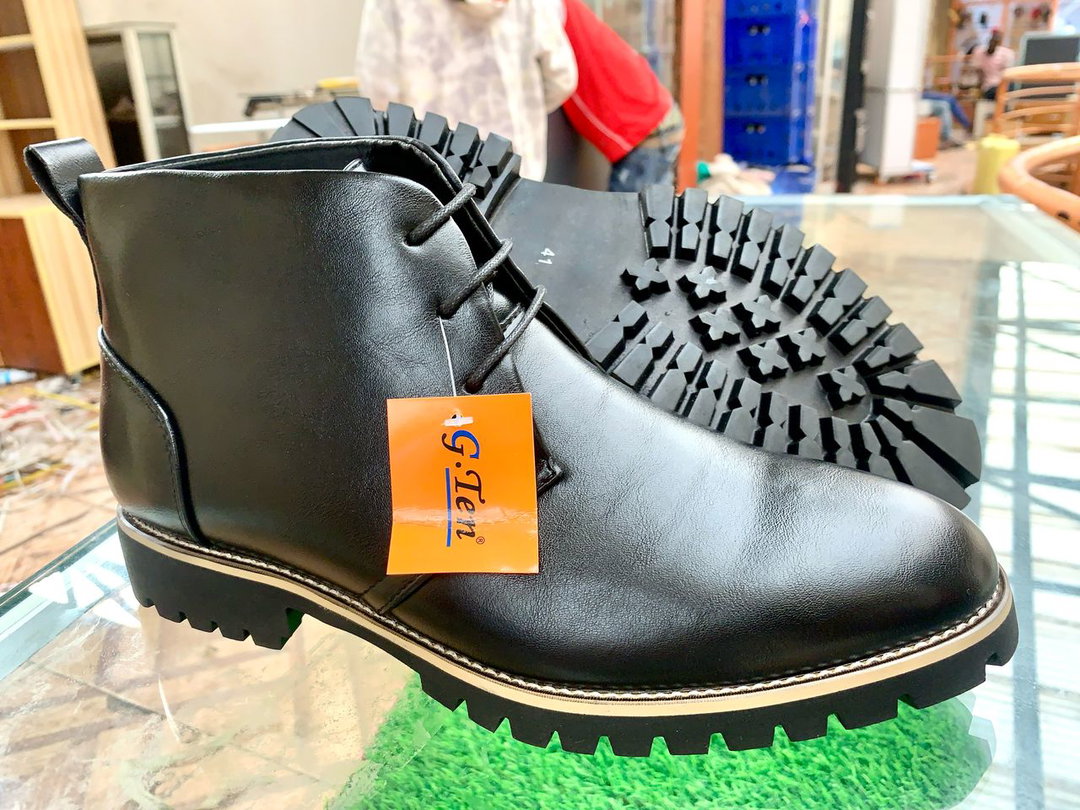 Black boot shoes