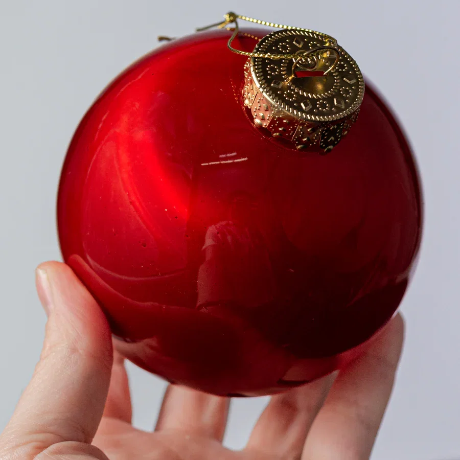 100mm Lacquered Glass-Look Shatterproof Ornament: Red_1