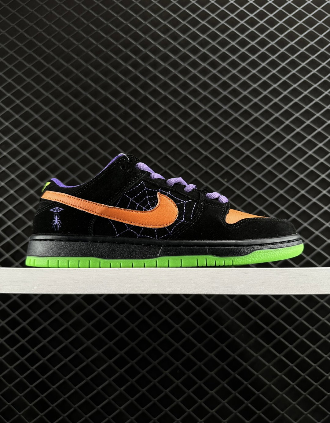 NIKE SB DUNK LOW ‘Night Of Mischief’