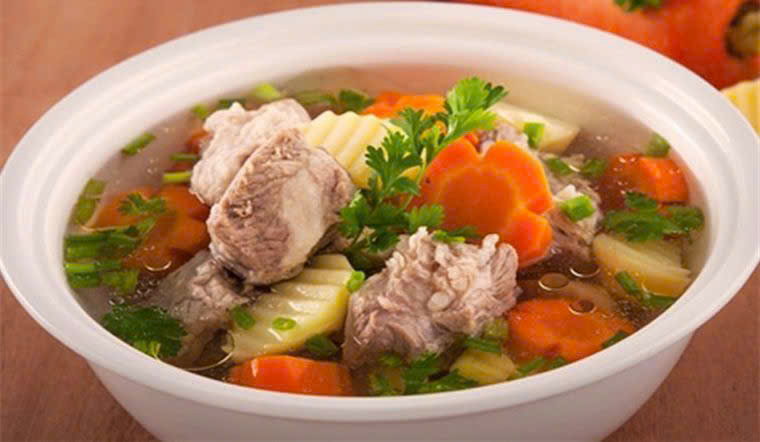 SƯỜN HEO HẦM KHOAI TÂY