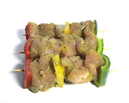 Brochettes de poulet marinées 
