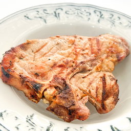 Chuleta de cerdo a la parrilla 