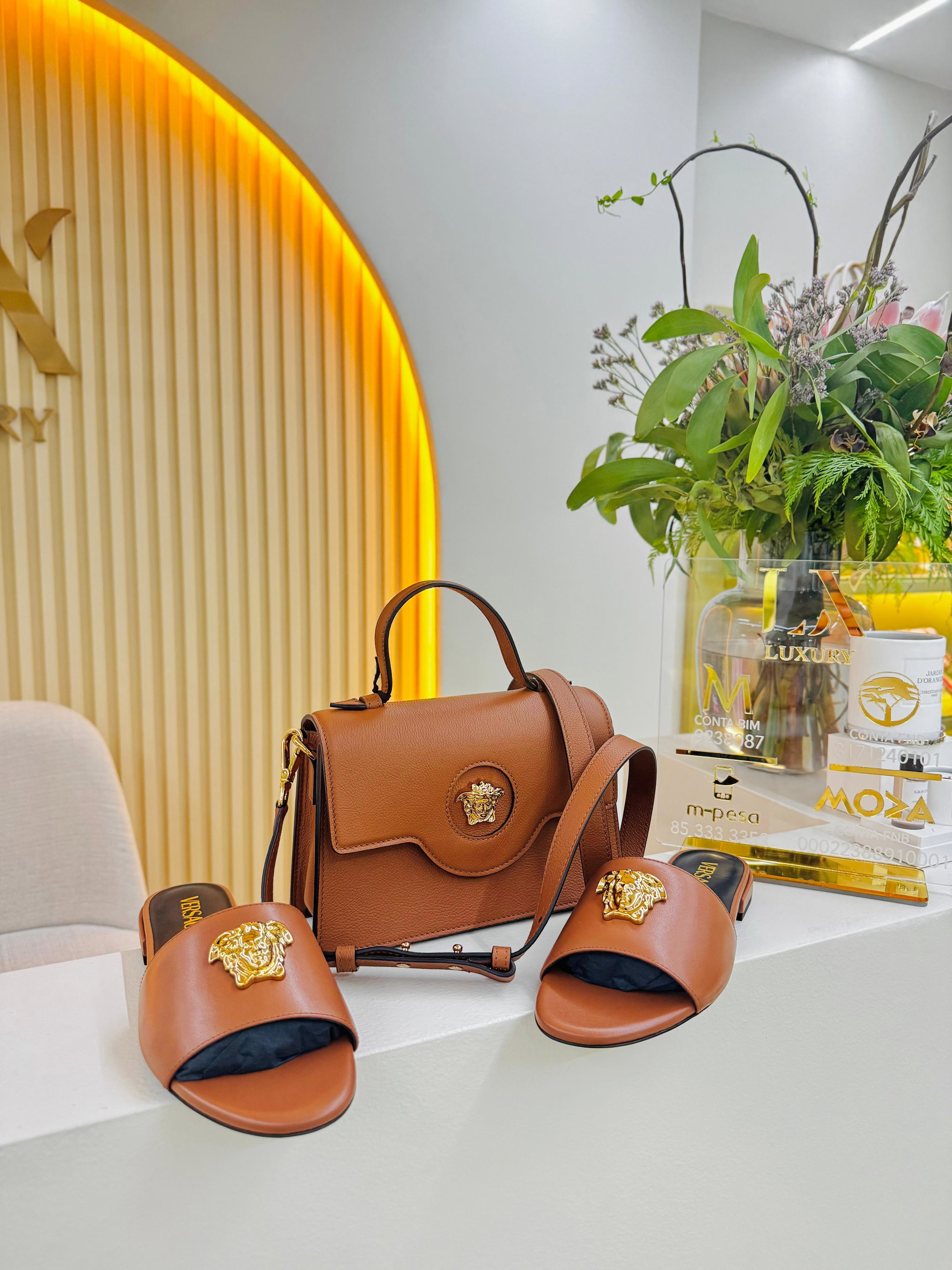 Chinelos Versace la medusa - camel _4