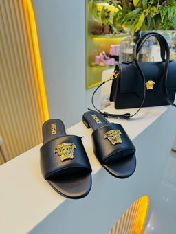 Chinelos Versace la medusa - Pretos